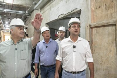 Hospital Geral de Colombo: Beto Preto faz visita junto com governador